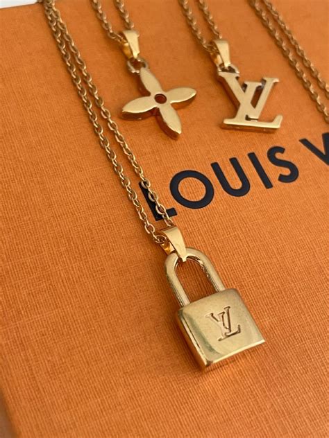 collana louis vuitton prezzo|Collane lunghe Louis Vuitton oro e acciaio per Donna.